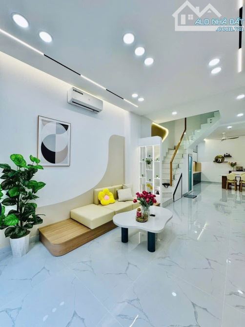 Bán nhà giá siêu hời ngay Trần Quý,P.7,Quận 11- Giá: 4tỷ150/66m2(4,4x15)- 2 Tầng, 3PN, 4WC - 2