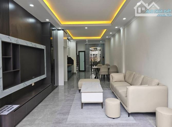 HƠN 8 TỶ- NGUYỄN VĂN LINH- LONG BIÊN- NHÀ ĐẸP - 6 TẦNG THANG MÁY-Ô TÔ VÀO NHÀ - 2