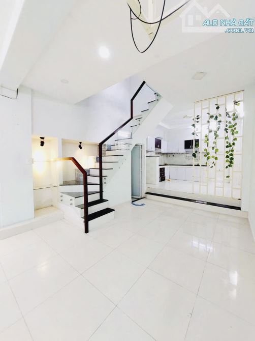 Nhà góc đẹp, 3 tầng, hẻm rộng Mặt tiền Phạm Thế Hiển P5 Quận 8 - 2