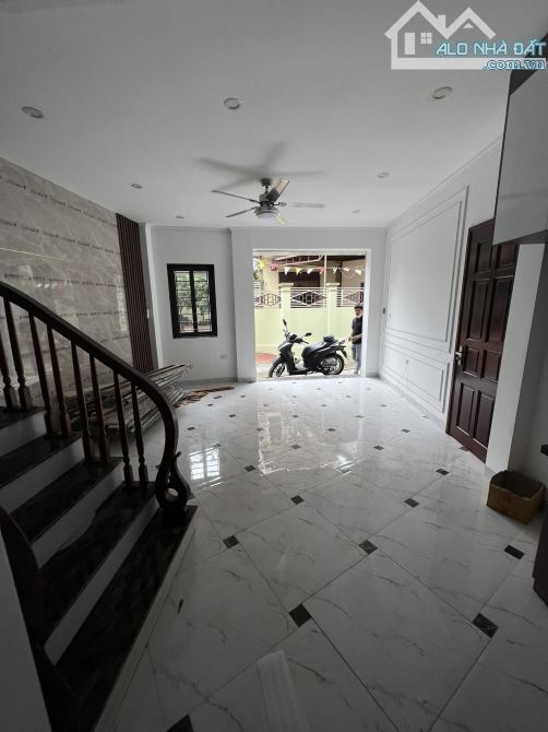 Bán nhà riêng đẹp tại Cao Viên - giá tốt 2,573 tỷ - 32m2 - ô tô tới cửa - 2