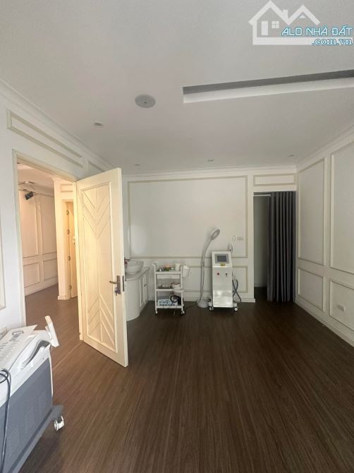 Bán nhà mặt phố Nguyễn Chí Thanh, DT 87m2, MT 10m thoáng, vị trí KD giá trị. Giá 60 tỷ, có - 2