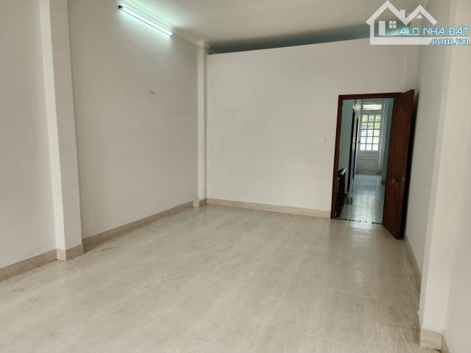 Nhà mặt tiền 4,7x24m 3 tầng BTCT. Vị trí đẹp, KD tốt Trung Mỹ Tây 3. SHR full thô - 2
