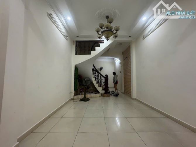NHÀ TRUNG TÂM ĐỐNG ĐA CHỦ TỰ XÂY CHẮC CHẮN - PHÂN LÔ Ô TÔ TRÁNH, NGÕ THÔNG - 2
