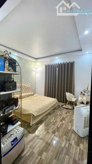 Bán nhà Xuân Thuỷ - 56m2 - 5 tầng - 5 ngủ - 4.8m mặt tiền - 12.5 tỷ - 2