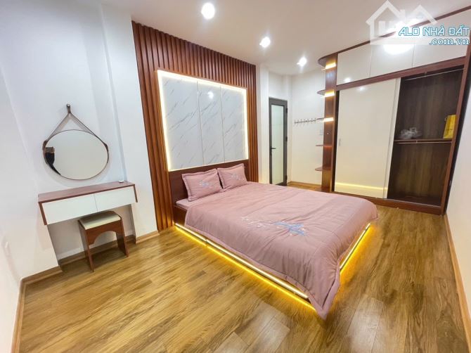 TẬP THỂ KHƯƠNG TRUNG – THOÁNG ĐẸP – TẦNG 2,3 – 100M SỬ DỤNG -3 NGỦ - GIÁ 3,3 TỶ - 2