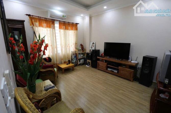 BÁN NHÀ MINH KHAI, dân xây bề thế, 2 thoáng, 45m2, 10.5 tỷ. - 2