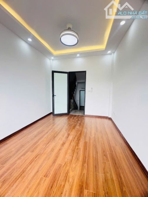 BÁN NHÀ THỊNH LIỆT, Ô TÔ ĐỖ CỬA, FULL NỘI THẤT Ở LUÔN, 36M2 GIÁ CHỈ 8,35 TỶ - 2
