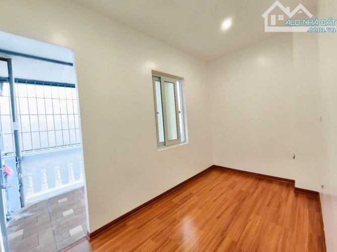 Lĩnh Nam- Nhỉnh 4 tỷ- Nhà đẹp dân xây- Ngõ rộng thoáng- Gần ô tô- 4 tầng- 3 ngủ đầy đủ - 2