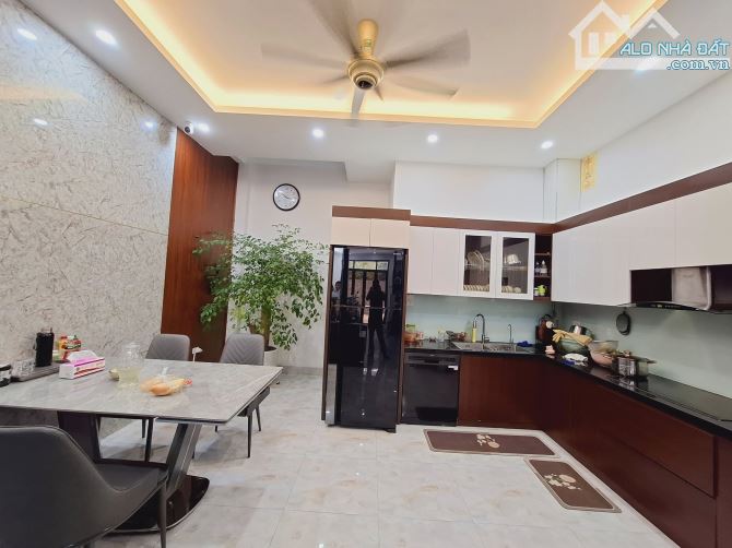BÁN NHÀ THANH XUÂN, GẦN PHỐ VỈA HÈ OTO TRÁNH, DT90M 6 TẦNG, LÔ GÓC 3 THOÁNG CHỈ 30.X TỶ - 3