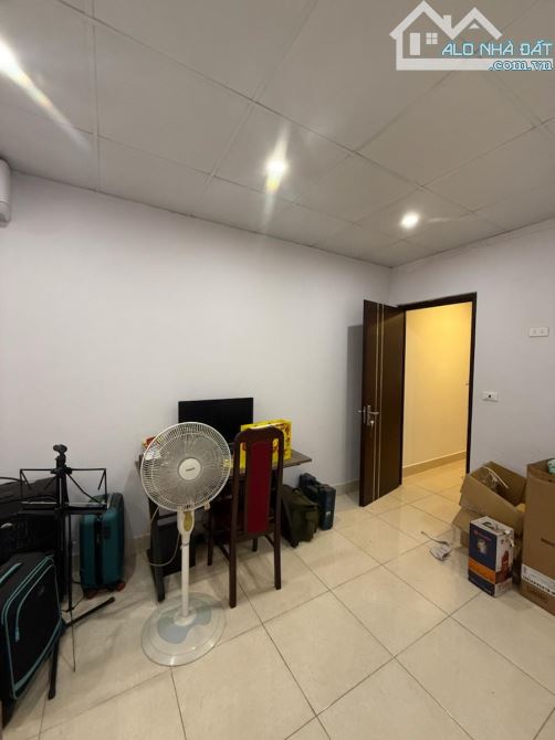 Bán nhà ngõ nông phố Bắc Cầu 41m x 3 tầng - 4,55 tỷ - 3