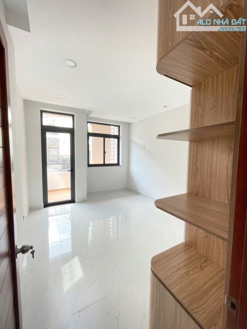 Hẻm xe tải 8m Giáp Quận 11- 100m2 - 3 tầng - full nội thất - ngang 4m5 - 10tỷ nhỉnh - 3