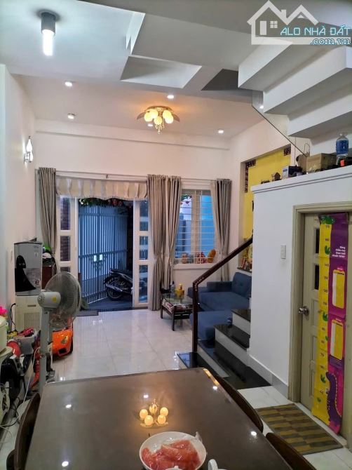 Cho thuê nhà 3 tầng dân trí cao,Gần Trường Hoa Lư và Ngã 4 Thủ Đức - 3