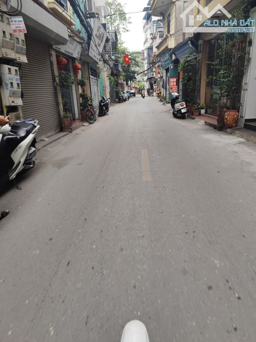Bán gấp phố nhà Phố Trạm Ô Tô DT 30m2 4mt nhà 5 tâng giá 6 tỷ - 3