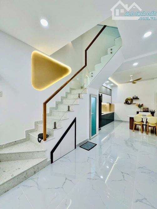 Bán nhà giá siêu hời ngay Trần Quý,P.7,Quận 11- Giá: 4tỷ150/66m2(4,4x15)- 2 Tầng, 3PN, 4WC - 3
