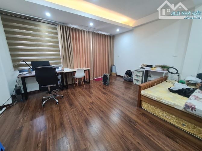 Bán nhà Nguyễn Chí Thanh, Đống Đa, ngõ rộng 5m, ô tô 7 chỗ vào nhà thoải mái. Giá 17,8 tỷ - 3