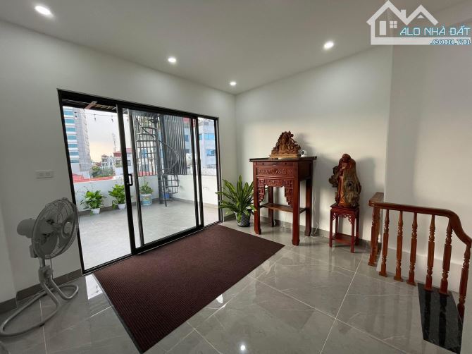 💜🔥NHÀ PHỐ NGUYỄN VĂN CỪ 35M2x7T MT4m CHÀO 13.8 TỶ - Ô TÔ - FULL NỘI THẤT - SIÊU HIẾM🔥💜 - 3