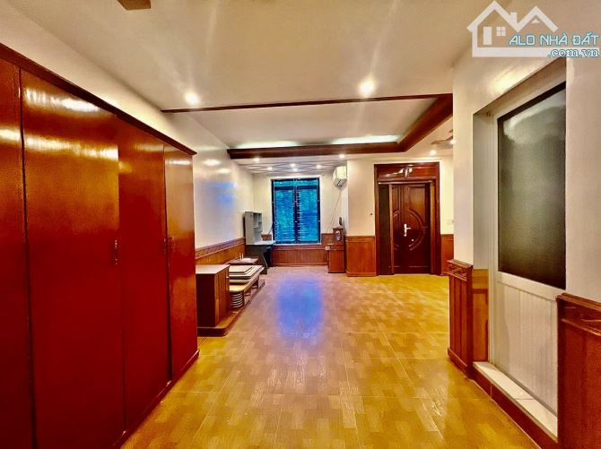 B.nhà Vỡ 4 tầng Mặt đường Tuyến 2 Ngô Gia Tự_ Xung quang toàn biệt thự Biệt phủ to đẹp - 3