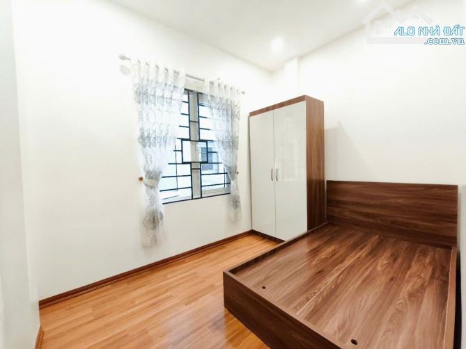 Lĩnh Nam- Nhỉnh 4 tỷ- Nhà đẹp dân xây- Ngõ rộng thoáng- Gần ô tô- 4 tầng- 3 ngủ đầy đủ - 3
