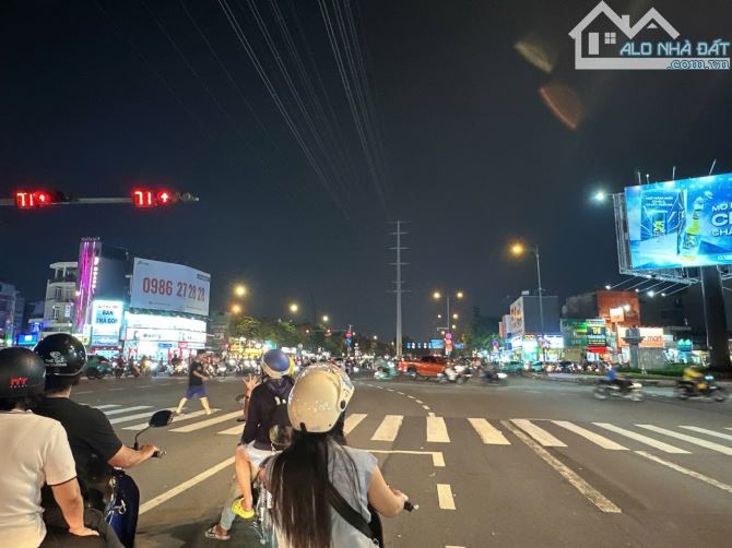 Chỉ 9.8 tỷ có nhà 5 tầng đẹp kèm hầm Lê Quang Định sát Bình Thạnh 74m2 ngang 4.3m ngay TT. - 3