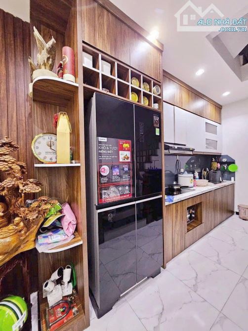 CHỈ VỚI GẦN 6 TỶ CÓ NHÀ Ô TÔ ĐỖ CỬA PHỐ ĐẠI CÁT - DT 31M2 - 5 TẦNG - MT 3M - 4