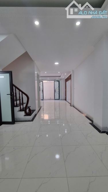Bán nhà Võ Chí Công, dt66m, 6 tầng thang máy, gần ô tô, gần phố, kinh doanh. - 3