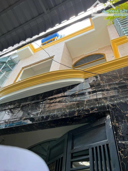 SIÊU PHẨM MI NI SÁT BÊN CHỢ GIÃN DÂN - 2 TẦNG - HIỆP THÀNH - QUẬN 12 - GIÁ 3,1tỷ - 4