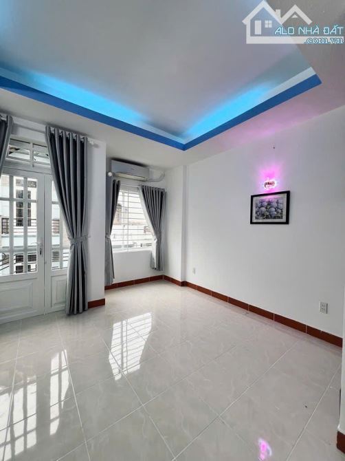 HẺM XE HƠI ĐỖ CỬA - NGUYỄN VĂN ĐẬU - DT (4M x 9M) 3 TẦNG BTCT - SỔ ĐẸP VUÔNG VỨC - 5 TY - 4