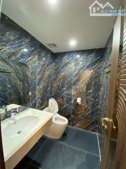 Bán Toà VP mặt phố Phúc Diễn quận Bắc Từ Liêm DT 160m2 xây mới 7 tầng thang máy,Giá :82 tỷ - 4