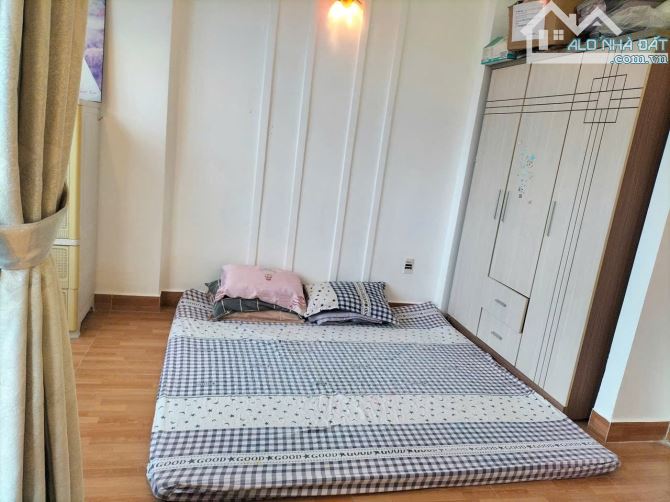 Cho thuê nhà 3 tầng dân trí cao,Gần Trường Hoa Lư và Ngã 4 Thủ Đức - 4