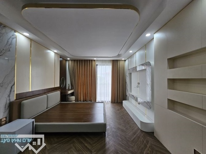 HƠN 8 TỶ- NGUYỄN VĂN LINH- LONG BIÊN- NHÀ ĐẸP - 6 TẦNG THANG MÁY-Ô TÔ VÀO NHÀ - 4