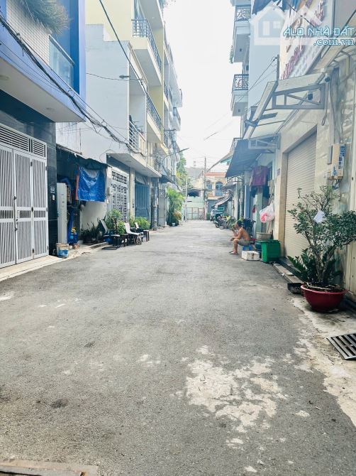 BÁN BIỆT THỰ ĐẲNG CẤP –TÂN PHÚ  Diện tích khủng: 162m² (7.6 x 21m) - 4