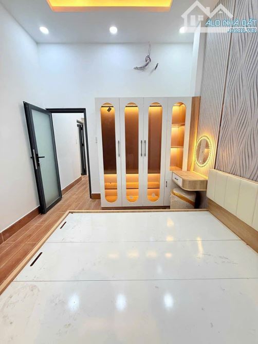 NHÀ 2 TẦNG - 37M2 - HẺM TRƯỚC NHÀ 5M - CÓ SÂN THƯỢNG VÀ BAN CÔNG KHU PHAN XÍCH LONG - 4