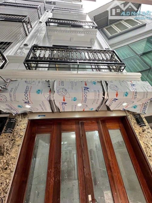 CHỈ VỚI GẦN 6 TỶ CÓ NHÀ Ô TÔ ĐỖ CỬA PHỐ ĐẠI CÁT - DT 31M2 - 5 TẦNG - MT 3M - 5