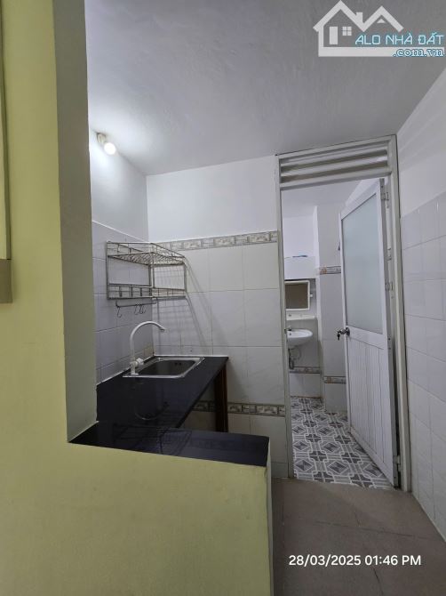Nhà bán: đường Giải Phóng. Gần sân bay Tân Sơn nhất. DTSD 145m2. 4 tầng. Giá 35,8 tỷ - 5