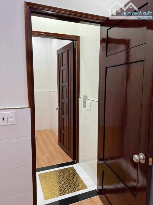 SIÊU PHẨM MI NI SÁT BÊN CHỢ GIÃN DÂN - 2 TẦNG - HIỆP THÀNH - QUẬN 12 - GIÁ 3,1tỷ - 5