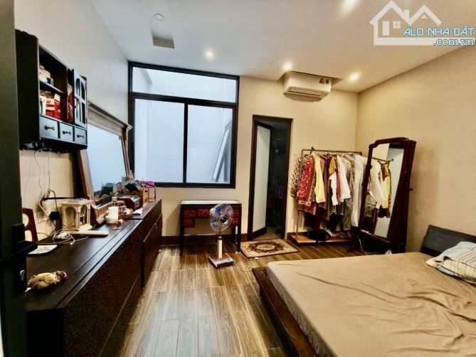 Bán Nhà Ngọc Thuỵ 62m2-hơn 11 tỷ-Mt 4.5m-5 tầng-DÂN XÂY-Ô TÔ THÔNG-KINH DOANH- SẦM UẤT - 5