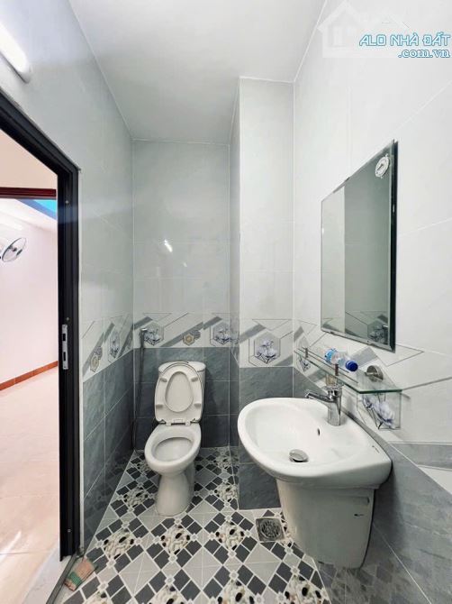 HẺM XE HƠI ĐỖ CỬA - NGUYỄN VĂN ĐẬU - DT (4M x 9M) 3 TẦNG BTCT - SỔ ĐẸP VUÔNG VỨC - 5 TY - 5