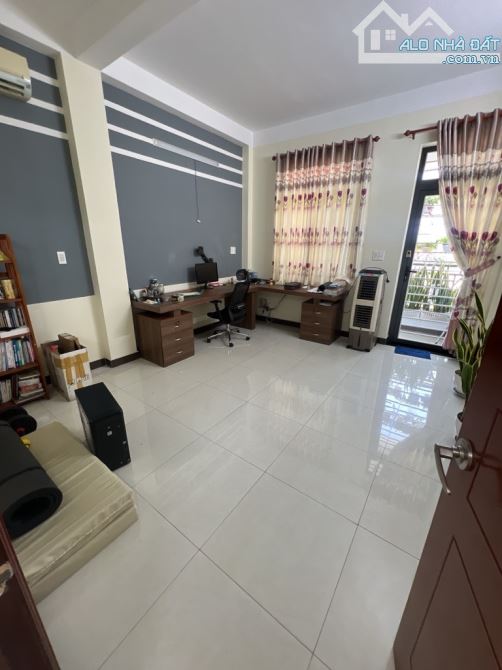 Bán nhà 3 tấm 4x24 mặt tiền Trần Thị Năm - Dương Thị Mười - 5
