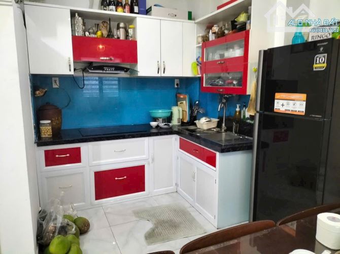 Cho thuê nhà 3 tầng dân trí cao,Gần Trường Hoa Lư và Ngã 4 Thủ Đức - 5