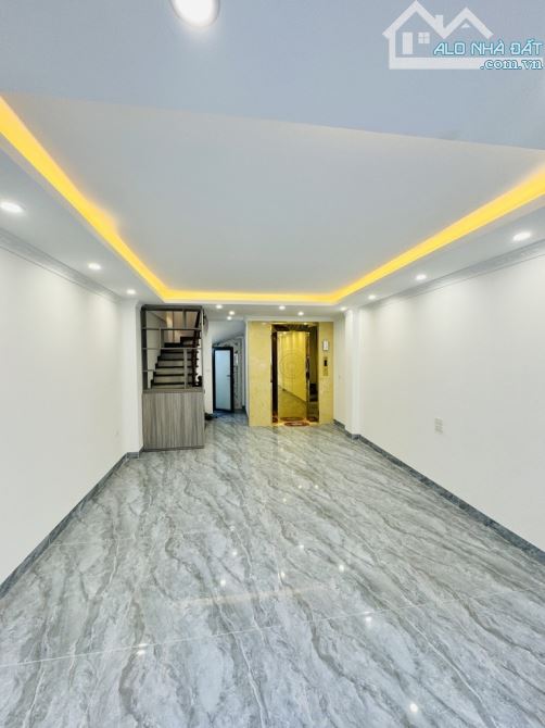 Bán nhà trung tâm quận Hoàng Mai 7 tầng thang máy gara ô tô, cho thuê văn phòng , an cư tố