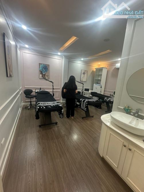 Bán nhà mặt phố Nguyễn Chí Thanh, DT 87m2, MT 10m thoáng, vị trí KD giá trị. Giá 60 tỷ, có - 5
