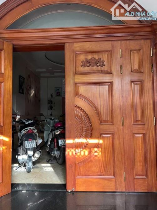 BIỆT THỰ MẶT TIỀN - LÊ VĂN QUỚI - BÌNH TÂN - 113 M2 - 5,2 X 22 - 3 TẦNG - 5