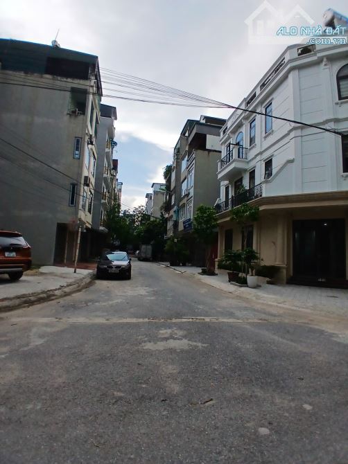 BÁN GẤP 40M2 ĐẤT PHÚ DIỄN 10M RA Ô TÔ TRÁNH VỈA  HÈ ĐẦU TƯ CCMN DÒNG TIỀN GIÁ 4,9 TỶ - 5