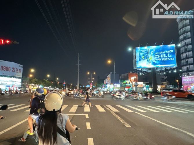 Chỉ 9.8 tỷ có nhà 5 tầng đẹp kèm hầm Lê Quang Định sát Bình Thạnh 74m2 ngang 4.3m ngay TT. - 5