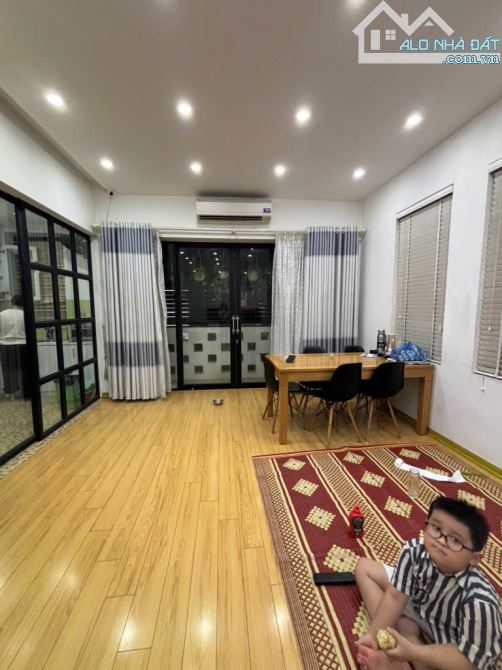 01 nhà duy nhất Phố Thái Thịnh mặt tiền rộng ~7m dt 52m oto ngủ trong nhà mà giá chỉ 17 tỷ - 6