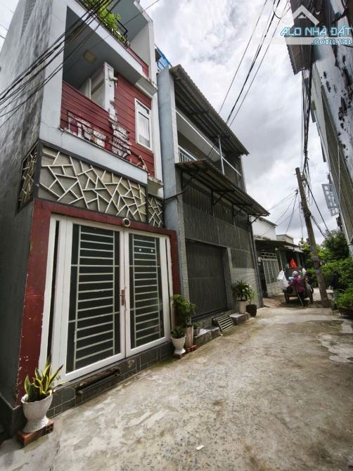 Nhà 1,5 tầng Đường Thạnh Lộc 15 / P. Thạnh Lộc, Quận.12 dt 24,5m2 (4mx9m),48,8m2 sàn 💵2,9 - 6