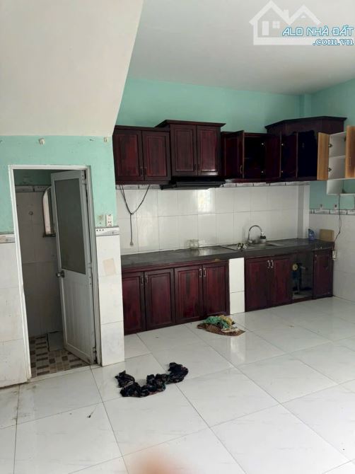 CẦN BÁN NHÀ 2 TẦNG  MT ĐƯỜNG BỜ CHÙA TÂN QUÝ TÂY BÌNH CHÁNH CÁCH CHỢ BÌNH CHÁNH 5phút - 6