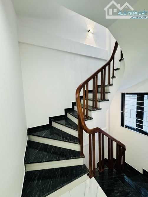 Bán nhà trung tâm quận Hoàng Mai 7 tầng thang máy gara ô tô, cho thuê văn phòng , an cư tố