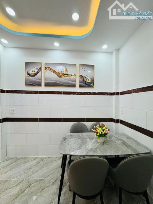 QUANG TRUNG P14 GÒ VẤP ,40M ,4 TẦNG ,XE TẢI TỚI NHÀ , GẦN EMART ,SÂN BAY ,CHỢ ,CHỈ NHỈNH 5 - 6