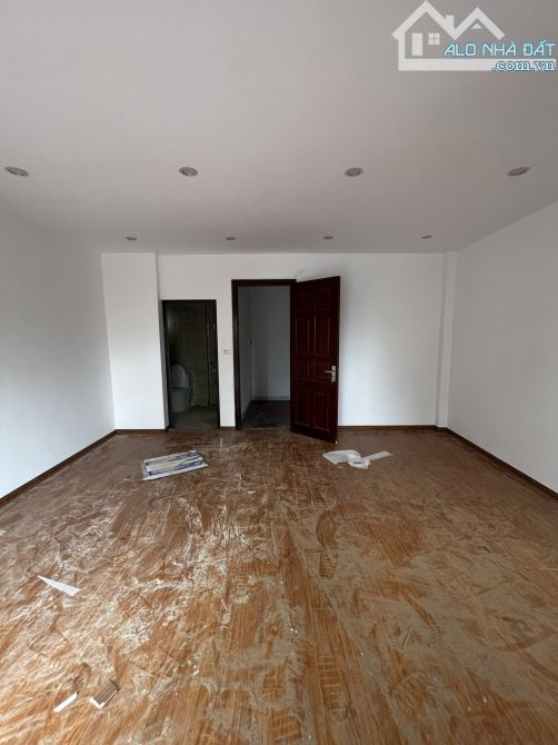 Bán nhà riêng đẹp tại Cao Viên - giá tốt 2,573 tỷ - 32m2 - ô tô tới cửa - 6